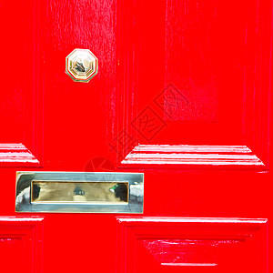 红色手柄 在伦敦古金棕色门上 生锈铜钉和I房子金属城市建筑学门把手入口古董艺术木头安全图片