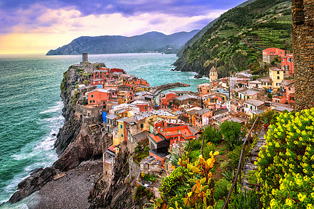 意大利利古里亚五渔村的韦尔纳扎日落图片