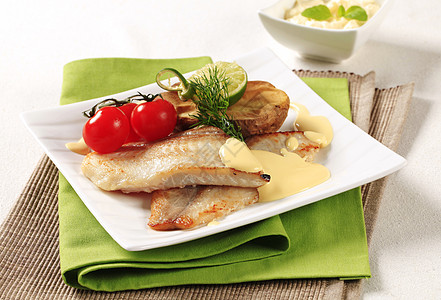 泛煎炸鱼片鱼片午餐食物正方形平底锅调味品白鱼主菜鳕鱼油炸图片