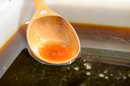 深褐色天然棕色栗子蜂蜜食物调味品乡村焦糖糖浆美食勺子叛乱宏观木头图片