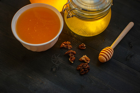 带核桃的蜂蜜营养开心果盘子食物金子产品药品养蜂业液体梳子图片