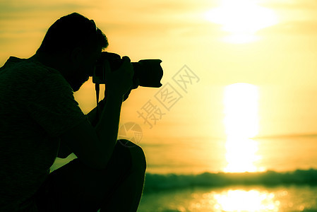 专业摄影师专业人员学习摄影帽子游客相机旅行男性水平照片阳光图片
