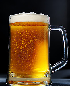 玻璃棕色啤酒泡沫状白色酒吧宏观黑色酒精饮料黄色液体泡沫图片