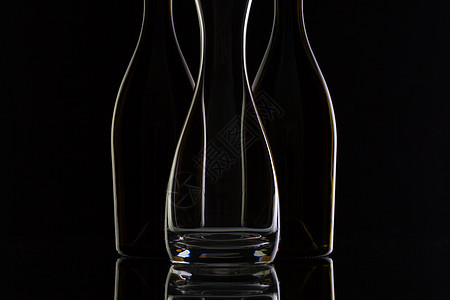 空玻璃和瓶子餐具玻璃饮料干杯餐厅水晶高脚杯快乐菜肴液体图片