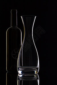 空玻璃和瓶子饮料干杯餐具精神餐厅快乐高脚杯酒吧玻璃液体图片