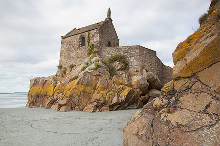 法国圣米歇尔修道院低潮潮涨悬崖大教堂历史建筑风格旅行海岸建筑宗教海滩海洋图片