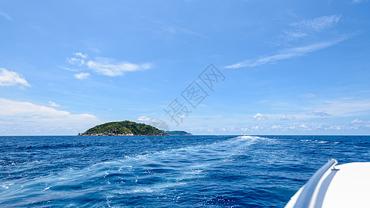 乘快艇在海上旅行海景发动机速度航行热带宽屏假期闲暇痕迹快艇图片