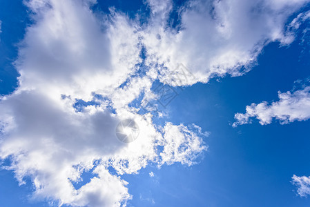 泰国夏季的天空和云朵蓝色风景空气阳光季节气象晴天天气场景环境图片