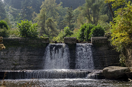 Kokaliane村伊斯卡尔河瀑布图片