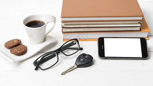 书本小素材咖啡杯加饼干 手机 汽车钥匙 眼镜和书本网络桌子工作办公室电话细胞笔记本杯子咖啡钥匙背景