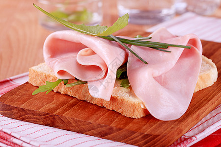 火腿三明治猪肉食物面包韭菜早餐火腿砧板库存小吃午餐图片