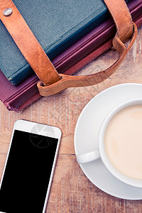 配咖啡和日记的智能手机图片