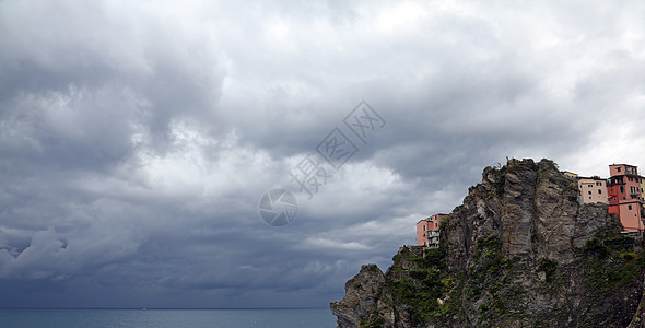 马纳罗拉 意大利辛克地球村之一风暴海岸线海滩海景旅游全景港口石头气旋旅行背景图片