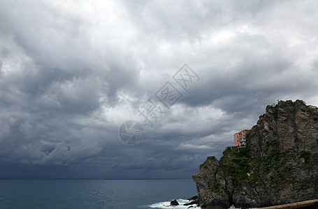 马纳罗拉 意大利辛克地球村之一悬崖海岸线天空海岸石头全景海景旅游岩石房子背景图片