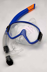 白色的潜水面罩和潜水口罩背景图片