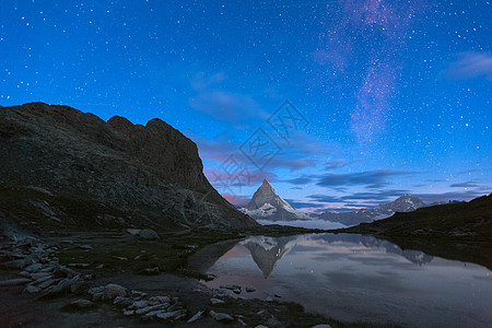 夜空下黎明前 泽马特 阿尔卑斯 瑞士背景