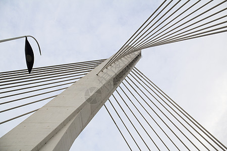 悬吊桥详情钢缆建筑学单线运输柱子人行道路灯水平车道电缆图片