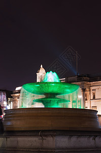 夜间在特拉法加尔广场喷泉首都观光建筑正方形城市旅游游客纪念碑建筑学地标图片