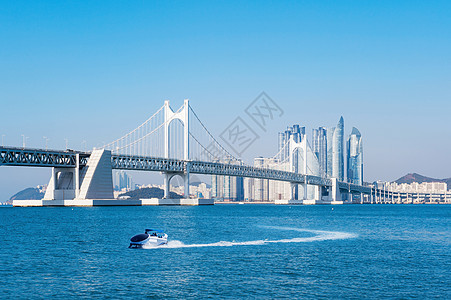 韩国釜山的光安桥和海云台建筑码头建筑学海堤天空市中心摩天大楼海景交通城市图片