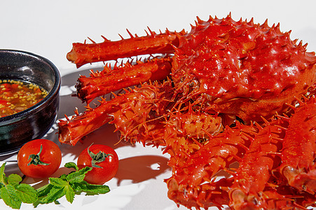 螃蟹王 腿的食蟹 阿拉斯卡食物煮沸红色美食餐厅海鲜盘子国王贝类午餐图片
