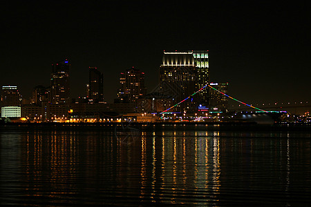 圣地亚哥天线夜海岸线天空城市港口码头场景天际市中心镜子旅游图片