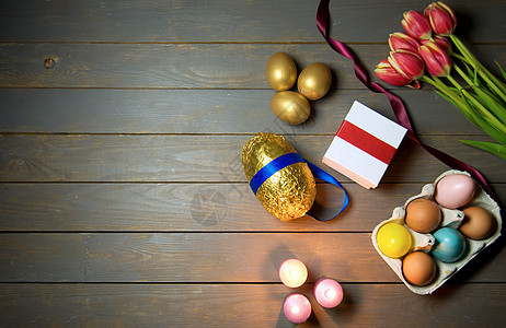 复活节背景背景礼物金子木头郁金香烘烤丝带丝绸花朵季节蜡烛背景图片