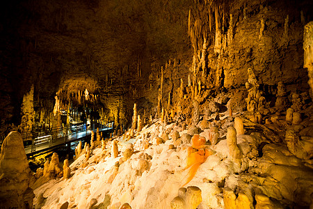 冲绳洞穴的定形物石笋石窟石灰石钟乳石吸引力矿物大厅洞穴学石头旅行图片