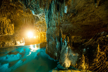 冲绳洞穴和湖图片