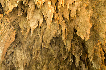 冲绳山洞中的定形石石头洞穴石灰石石窟游客石笋洞穴学公园吸引力反射图片
