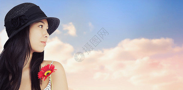 喜悦女人的复合形象 花朵仰望着身戴帽子圆点快乐太阳蓝色雏菊混血太阳裙衣冠魅力阳光图片