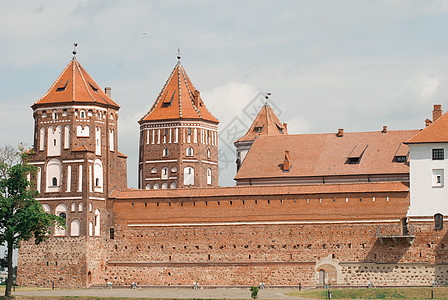 白俄罗斯米尔市中世纪城堡贵族世界文化蓝色遗产旅行石头堡垒天空地标背景图片