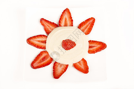 太阳加草莓片和奶油甜点健康派对水果排毒食物早餐浆果盘子香草图片