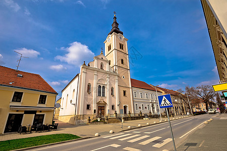克里泽维奇的圣安娜教堂蓝色公园长廊天空人行道街道街景石头建筑场景图片