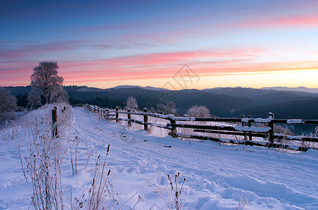 美国喀尔巴阡山的日出 纽约州喀尔巴阡山高地降雪房子栅栏假期天气森林小木屋爬坡农场图片