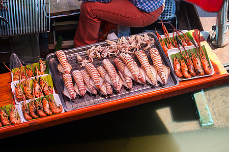 泰海水市场上的海产食品图片