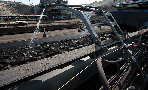 注入水以尽量减少灰尘煤炭工业商品技术工程金属制造业环境卵石生态加载倾倒地质学高清图片素材