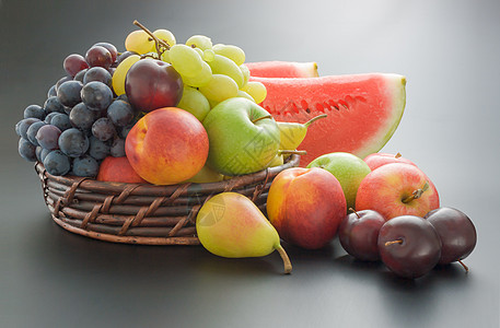 水果安排西瓜蓝色李子柳条维生素团体营养味道篮子饮食图片