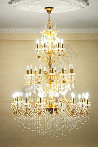 美丽的水晶吊灯灯泡房子照明天花板玻璃火花珠宝奢华蜡烛酒店图片