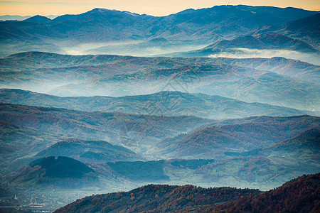 蓝山山脉岩石风景季节森林全景天空爬坡顶峰公园蓝色图片