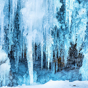 冰冻的冰瀑布激流冻结蓝色季节冰川瀑布溪流石头冰山冰柱图片