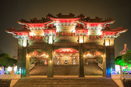 台湾南图(Nantou)(写在“军事艺术”的拱门上)图片