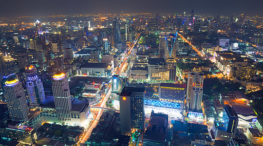 夜晚曼谷或紫暮 空中风景全景时间城市摩天大楼市中心运动卡车运输水门踪迹天线图片