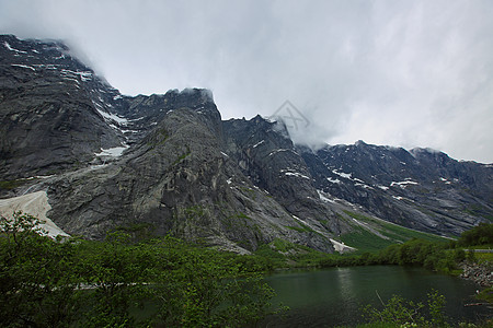 挪威的长城山脉冰川悬崖巨魔岩石天空蔬菜图片