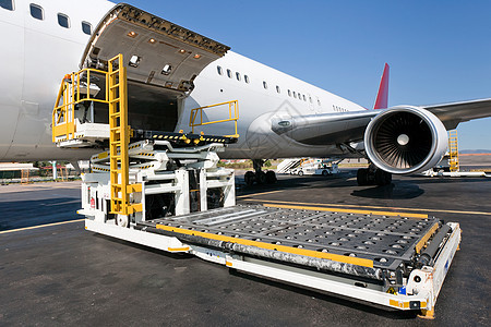 装载货机运输商业船运白色加载天空航班客机载体货物图片