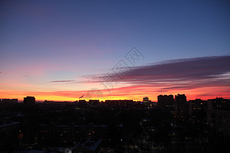 太阳升起在城市上空日落红色地平线工业天空蓝色天际景观世界末日建筑图片