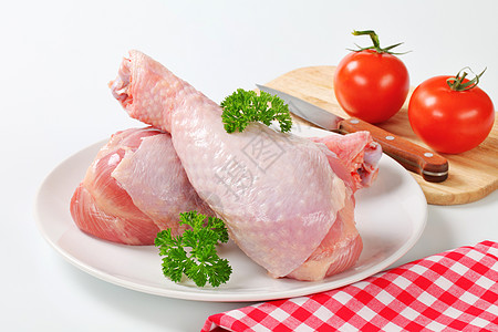 生火鸡腿红色盘子餐巾蔬菜抹布火鸡白色食物家禽食品图片