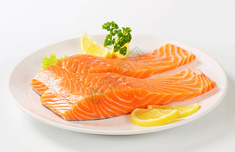 生鲑鱼片鳟鱼盘子食物水果柠檬橙子库存营养鱼片美食图片