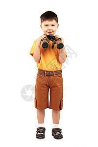 小男孩透过望远镜看小男孩幸福眼镜双目乐趣探险家机械快乐旅游青年间谍工作室高清图片素材