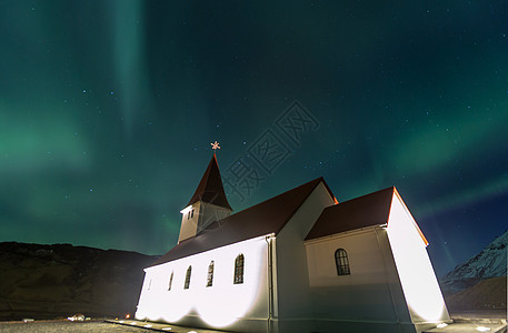冰岛的维克教堂奥罗拉大教堂阳光沼泽水池国家丘陵宗教北极星地形极光图片