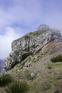 马西拉岛上的皮科阿列罗石头远足顶峰蓝色悬崖爬坡天空火山侵蚀地层图片